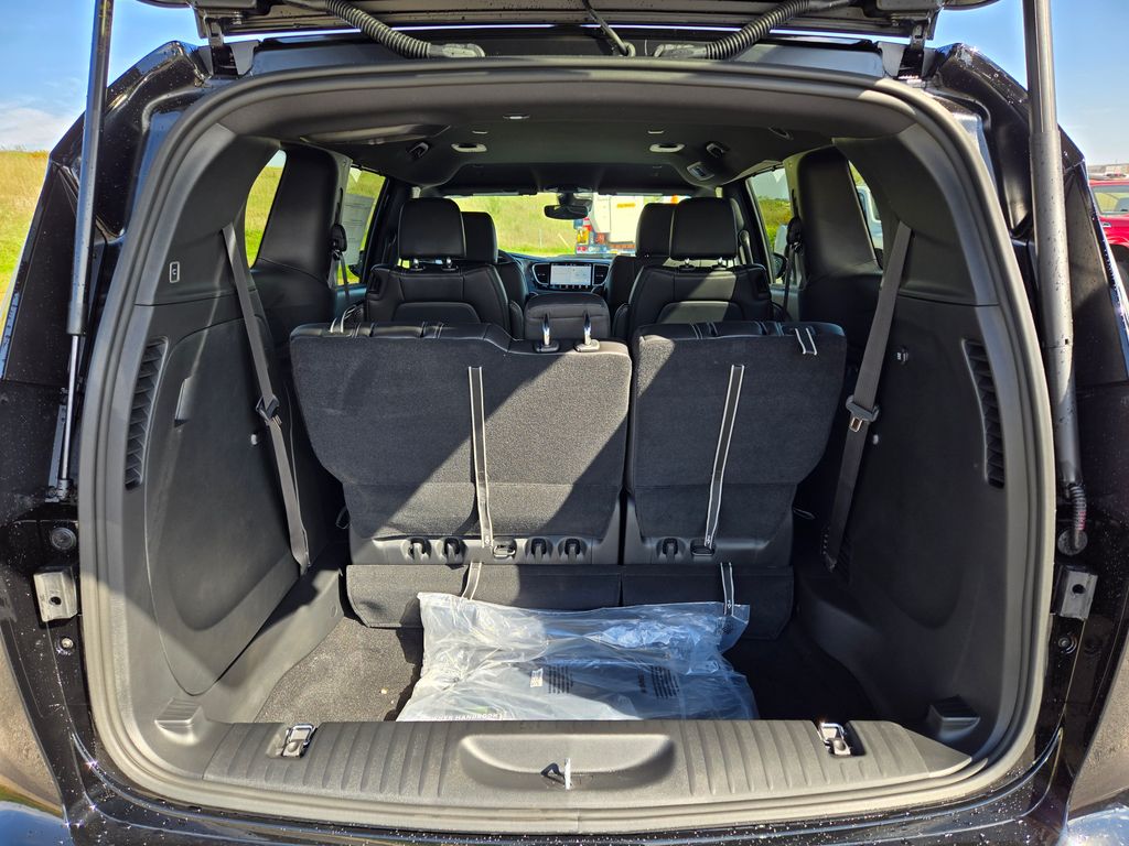 2026 Chrysler Pacifica photo 28