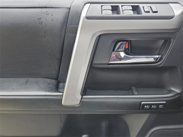 2014 Toyota 4Runner Limited photo 26