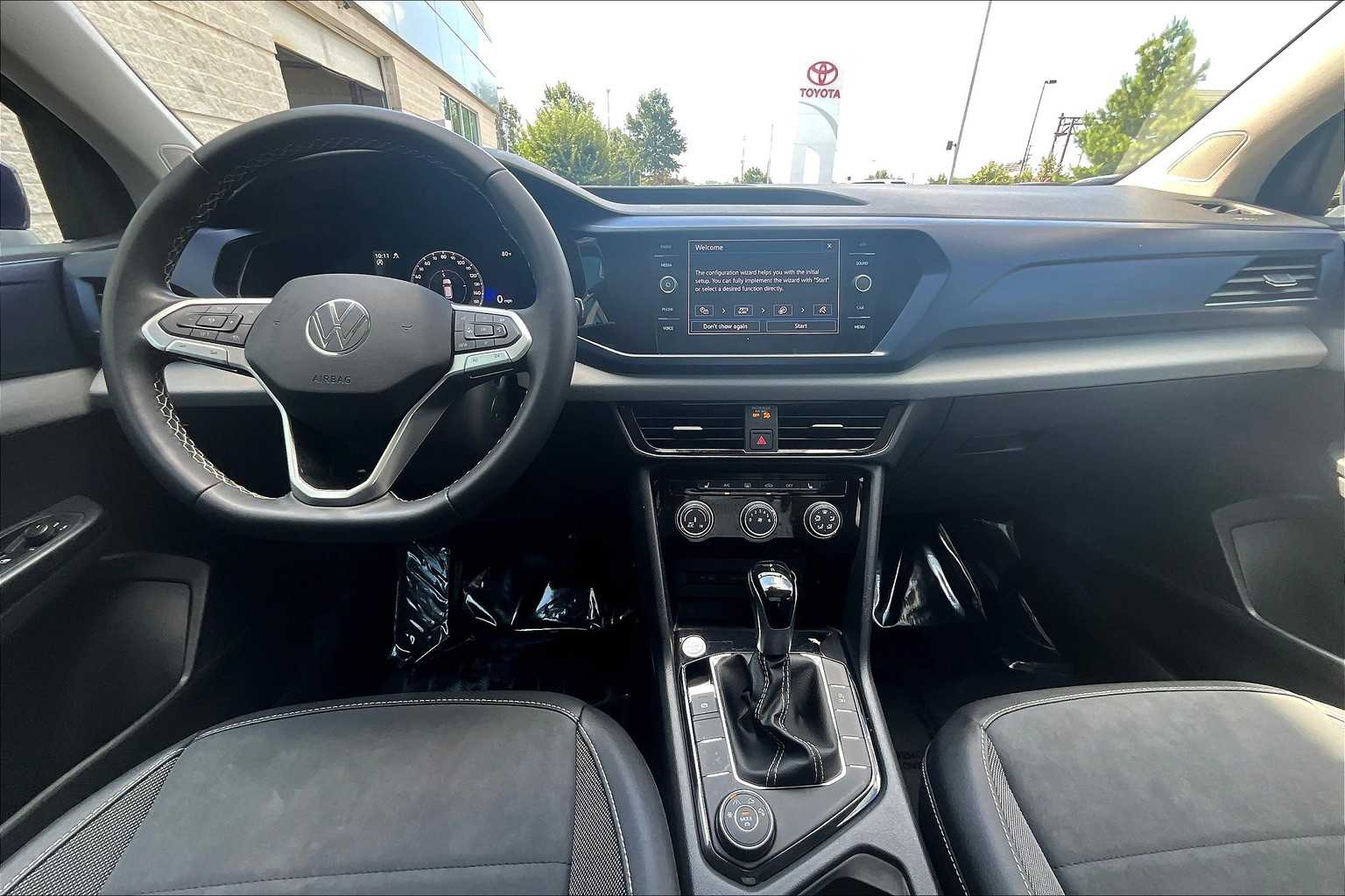 2023 Volkswagen Taos SE photo 13