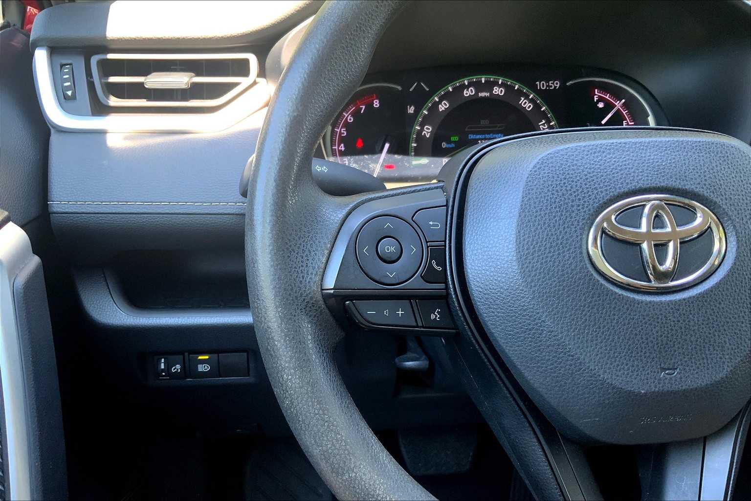 2023 Toyota RAV4 XLE photo 22