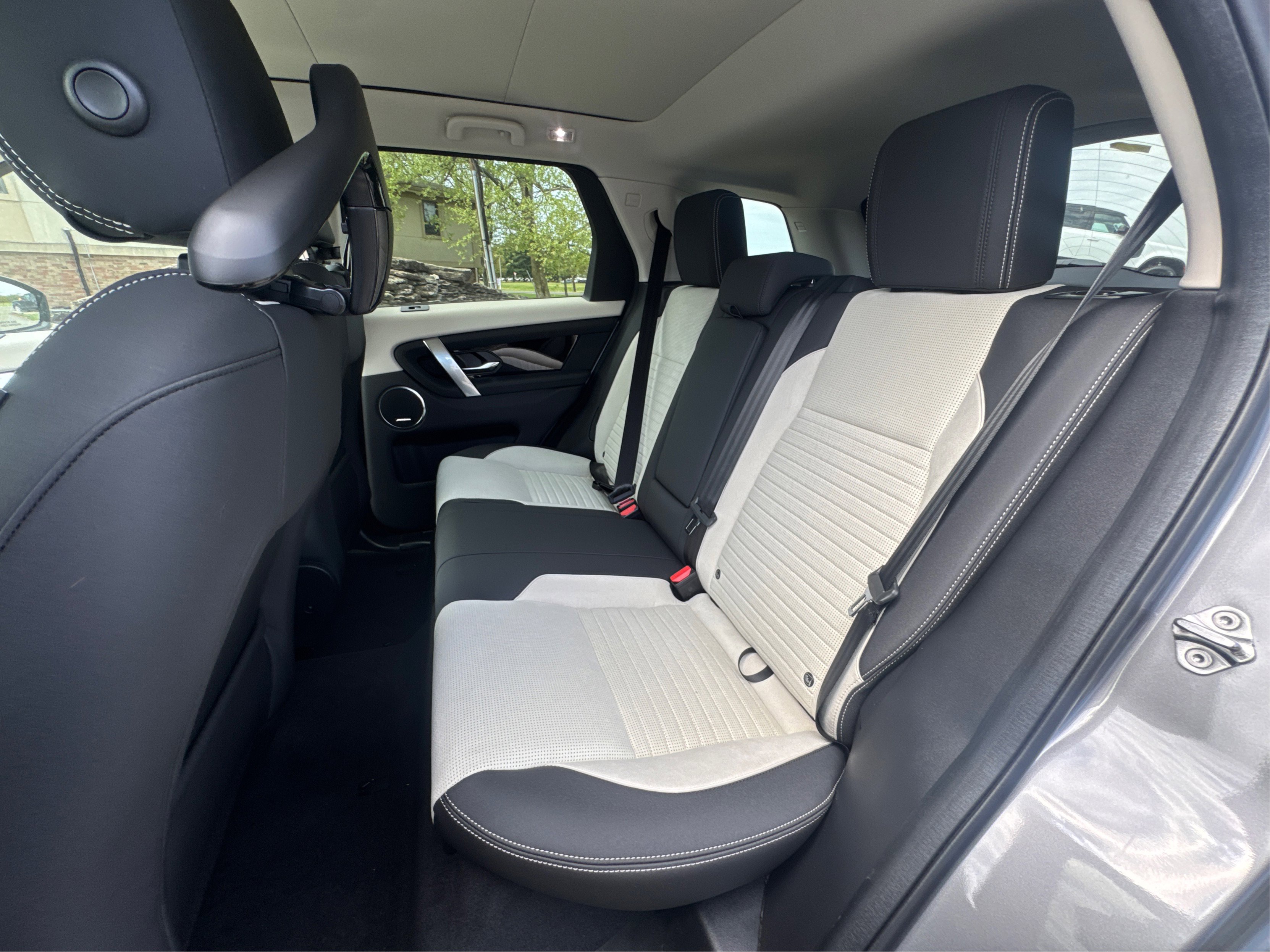 2025 Land Rover Discovery Sport S photo 10