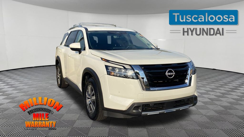 2023 Nissan Pathfinder SL's photo