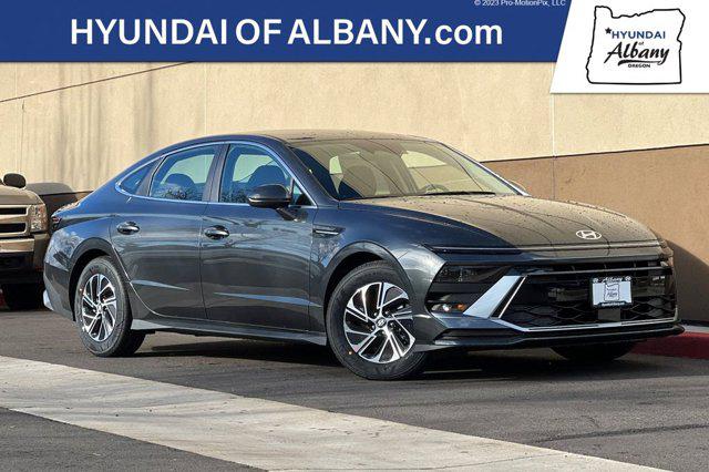 2026 Hyundai Sonata Hybrid Blue's photo