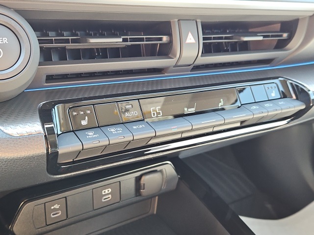 2026 Toyota Prius XLE photo 28