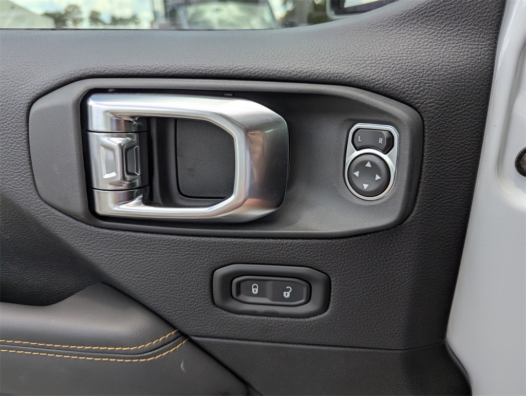 2025 Jeep Gladiator Sport photo 17