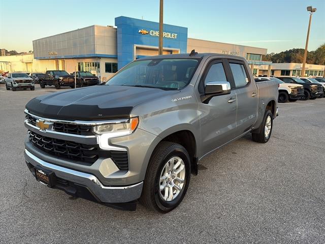 2024 Chevrolet Silverado 1500 LT photo 3