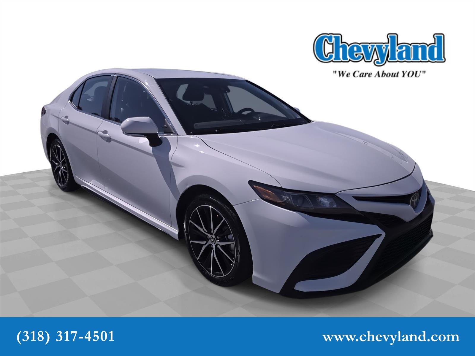 2024 Toyota Camry SE's photo