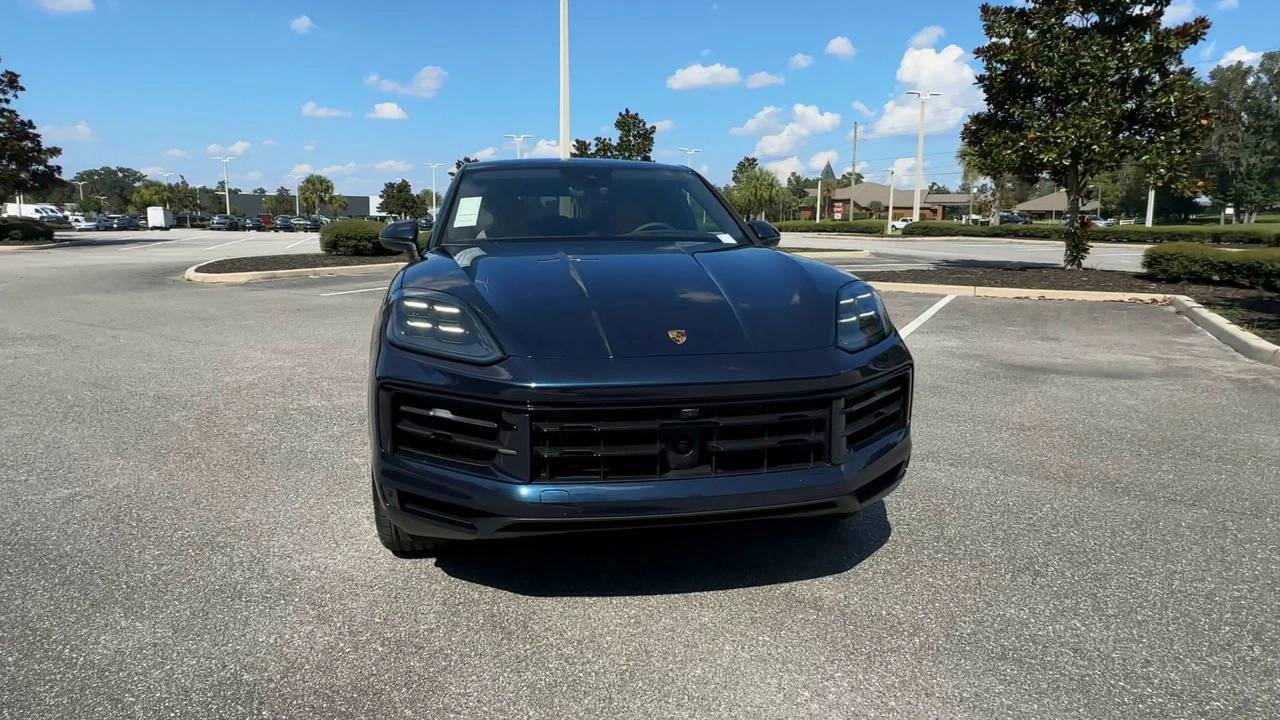 2025 Porsche Cayenne Coupe photo 3