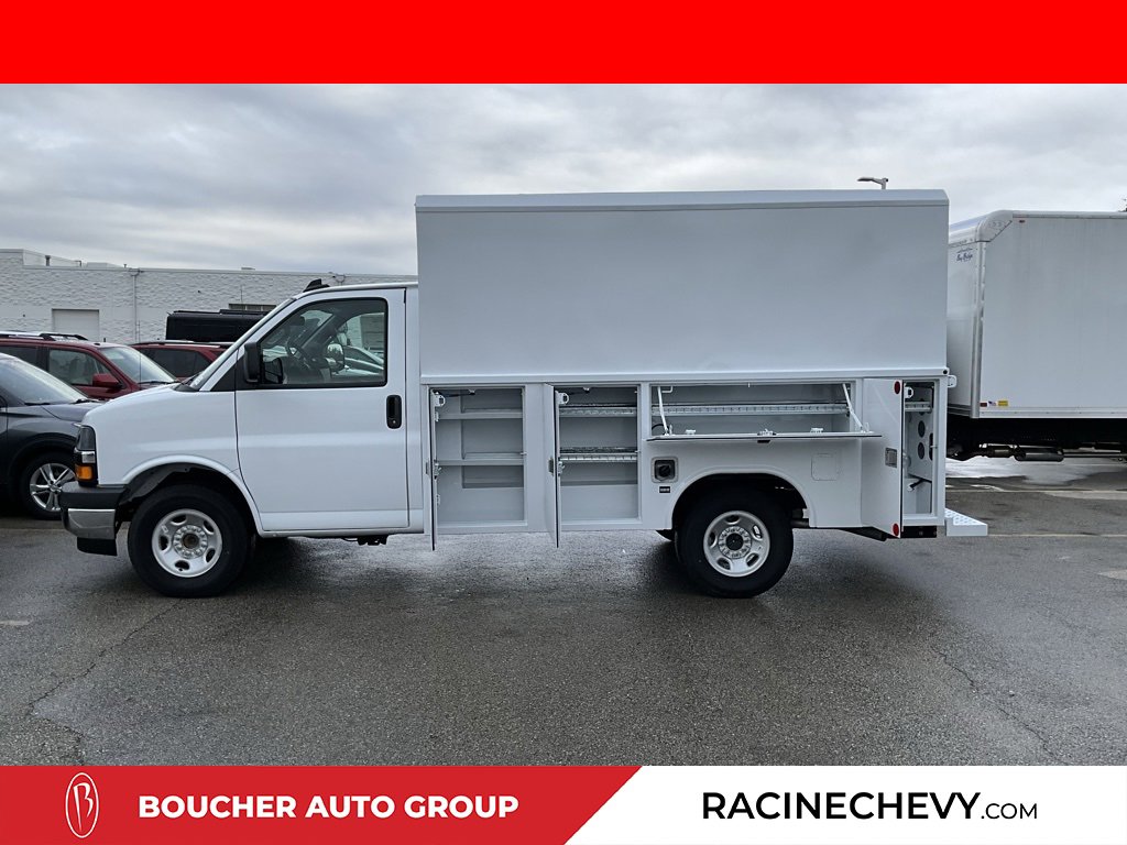 2025 Chevrolet Express Cutaway Base's photo