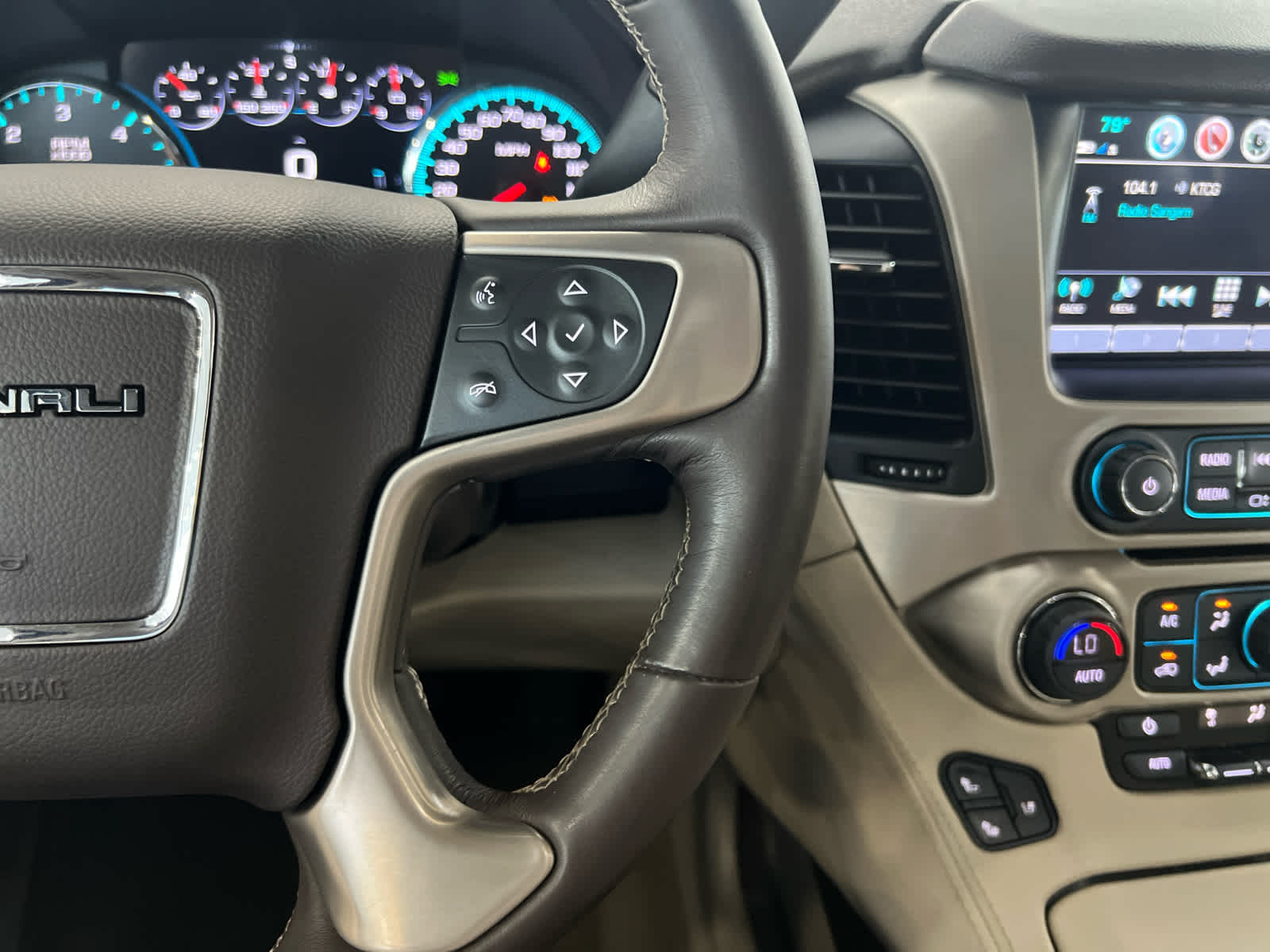 2018 Gmc Yukon XL Denali photo 16