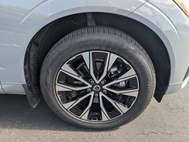 2025 Volvo XC60 B5 Core photo 7
