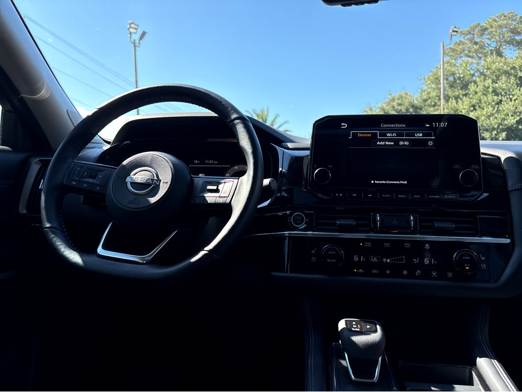 2023 Nissan Pathfinder Platinum photo 4