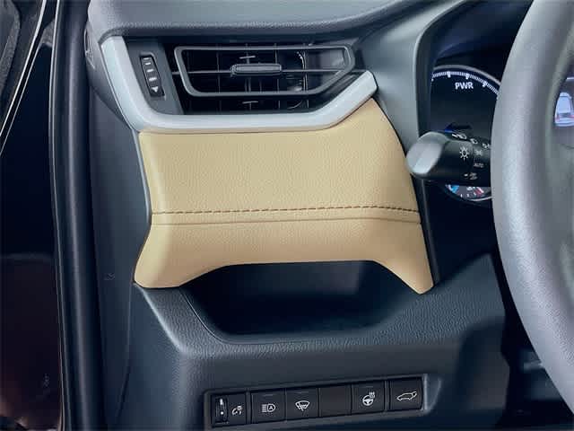 2022 Toyota RAV4 Hybrid XLE photo 12