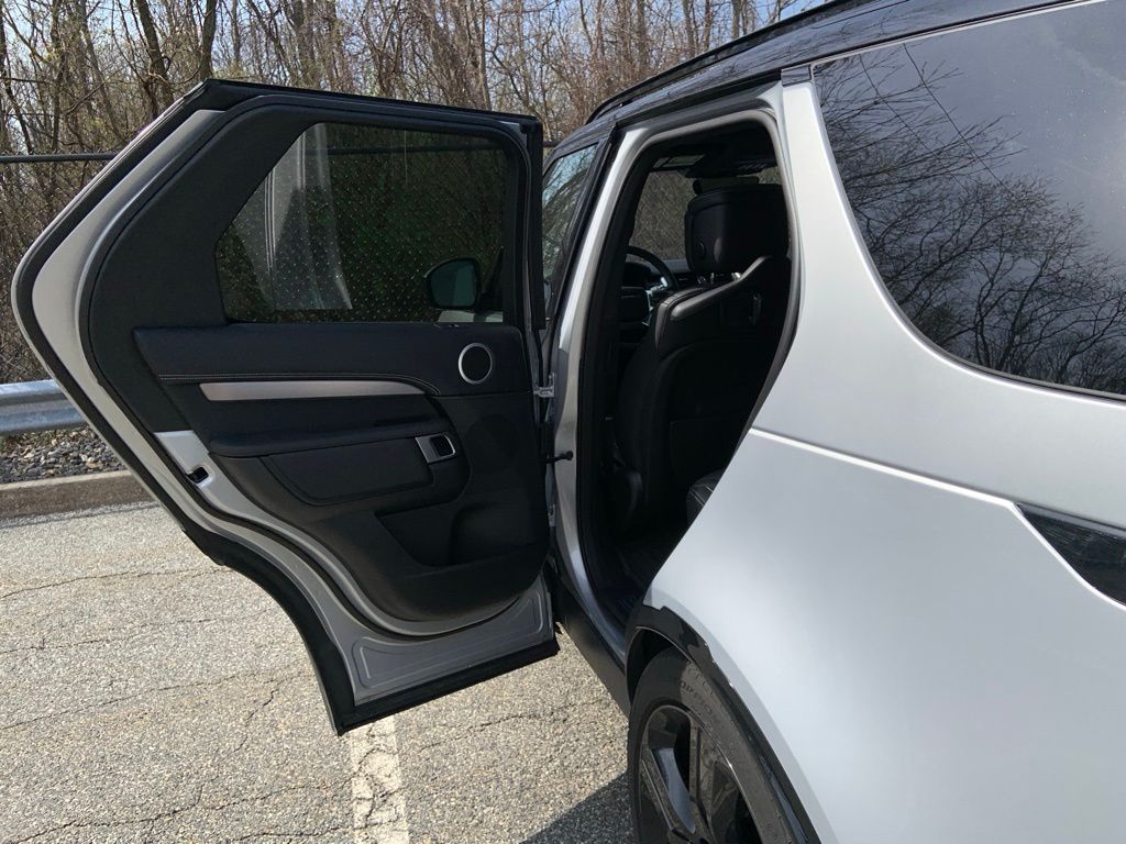 2024 Land Rover Discovery SE photo 15