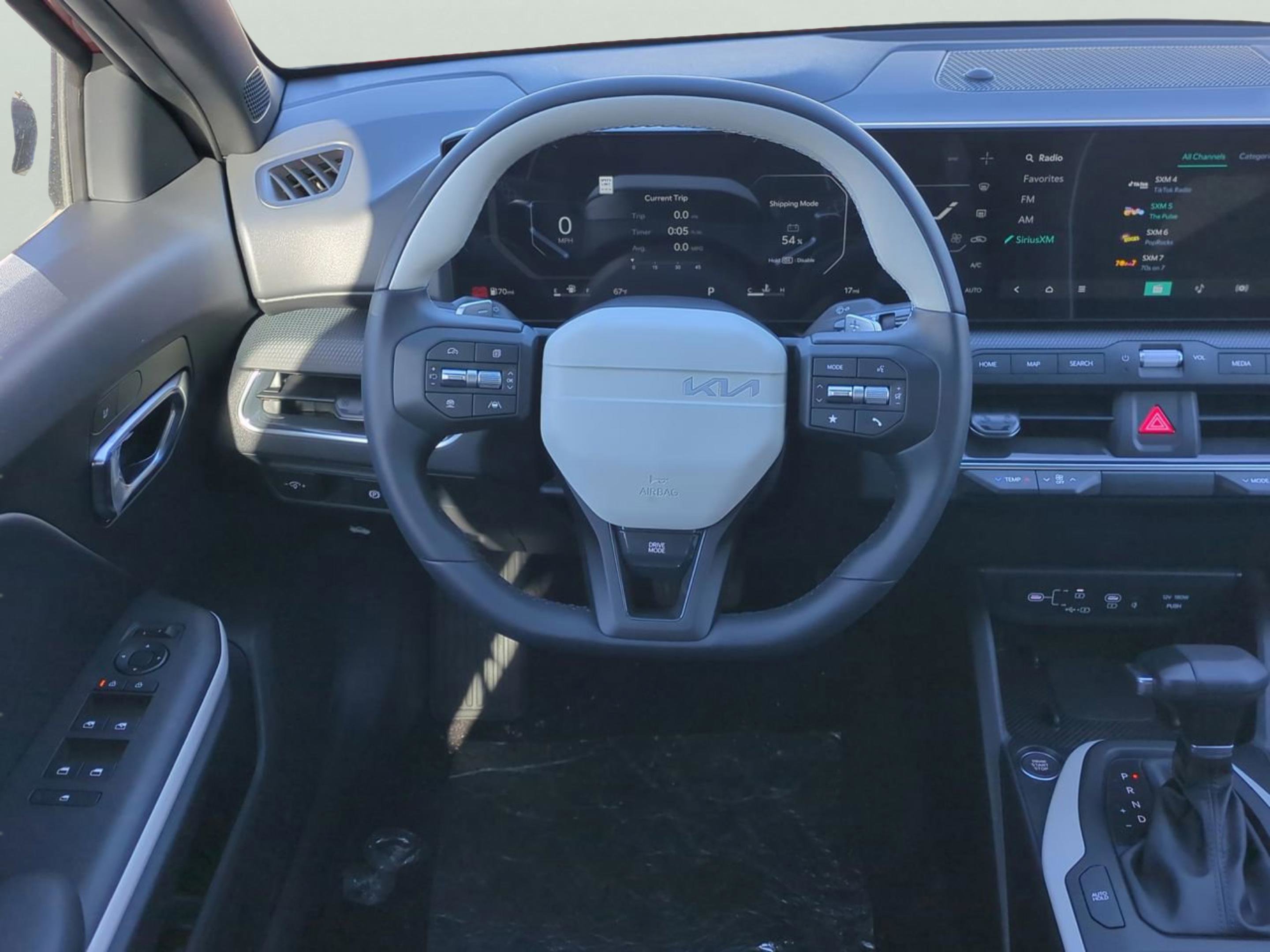 2025 Kia K4 GT-Line photo 12