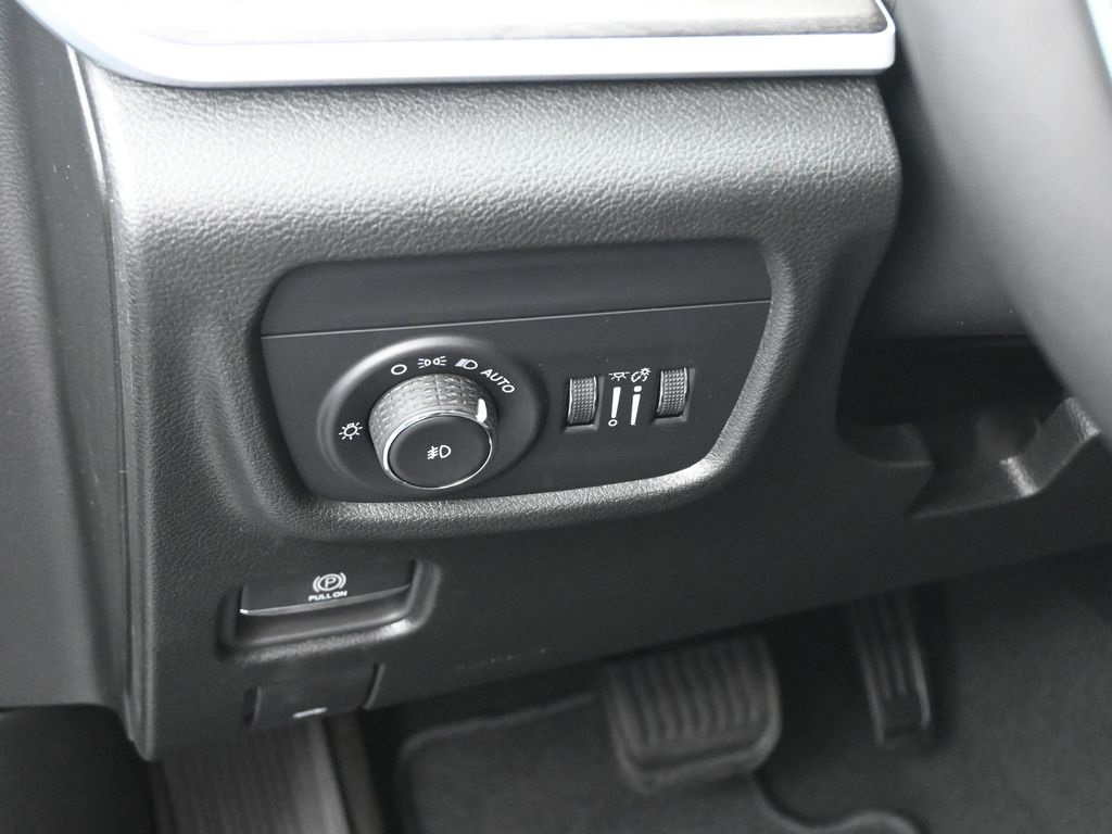 2025 Jeep Grand Cherokee Limited photo 16