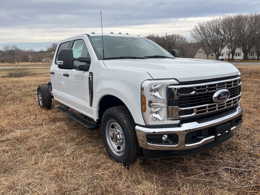 2024 Ford F-350 XL photo 3