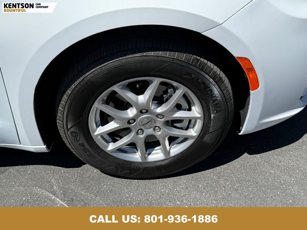 2024 Chrysler Pacifica Touring L photo 15