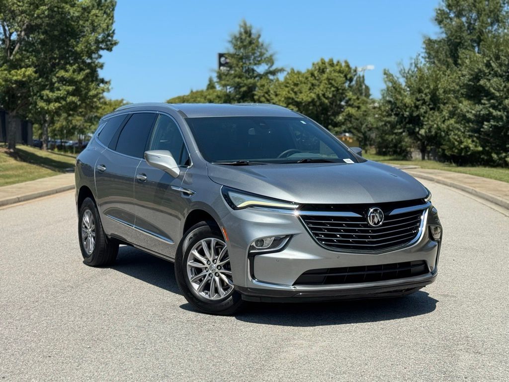 2023 Buick Enclave Essence photo 2