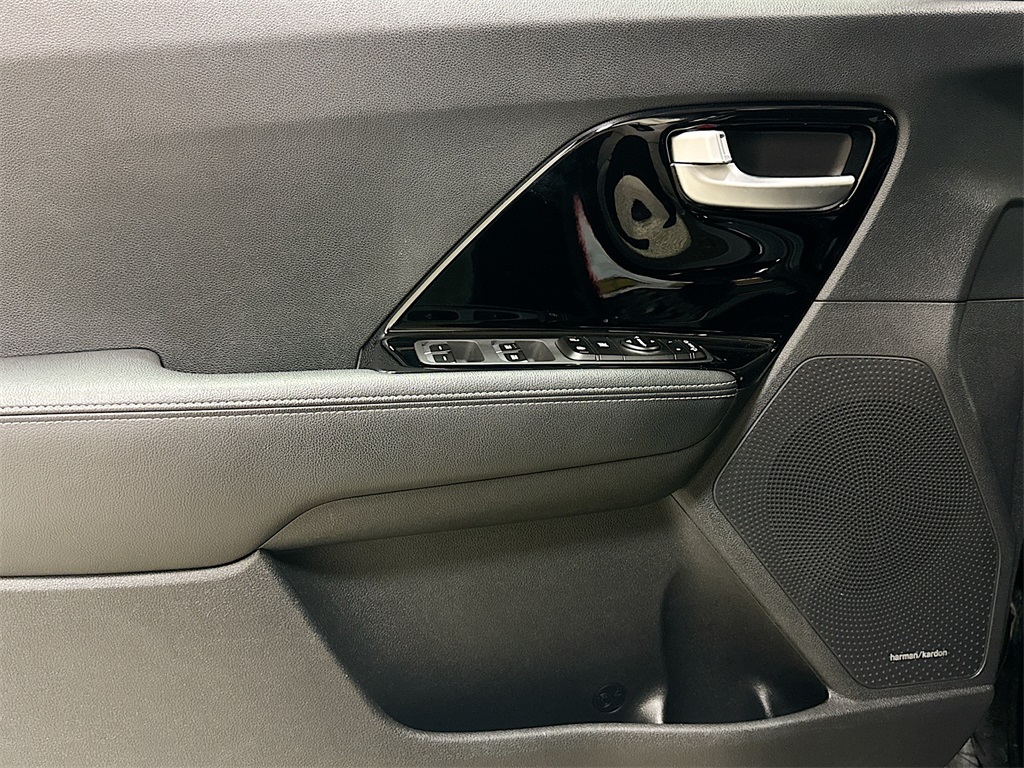 2017 Kia Niro EX photo 22