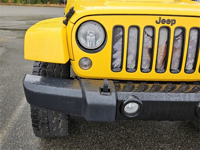 2015 Jeep Wrangler Unlimited Sahara photo 11
