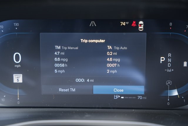 2025 Volvo XC40 Plus photo 34