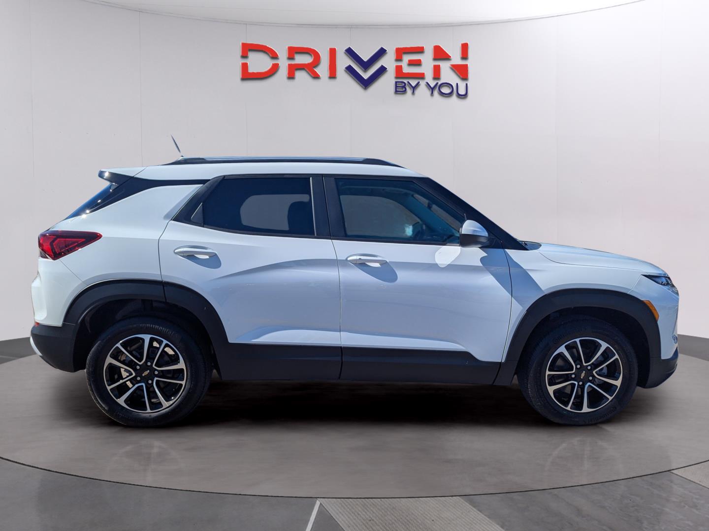 2026 Chevrolet Trailblazer LT photo 2