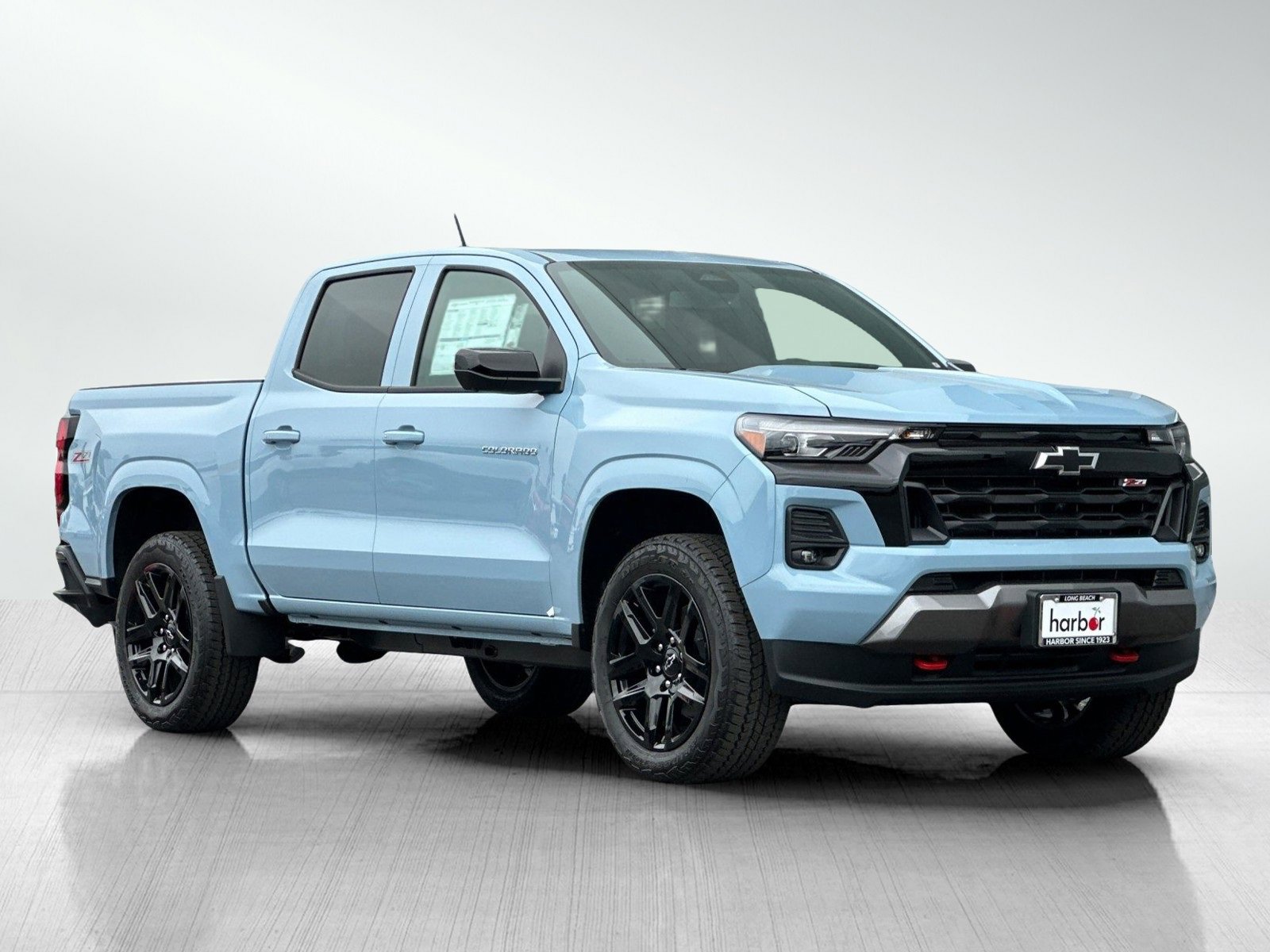 2025 Chevrolet Colorado Z71 photo 2