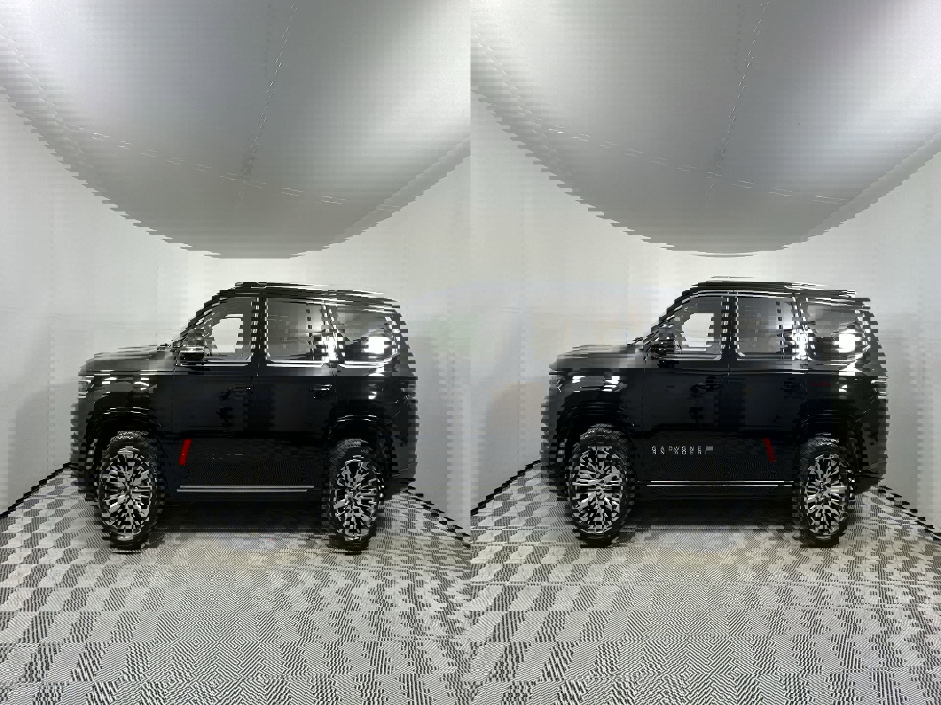 2024 Jeep Grand Wagoneer III photo 5