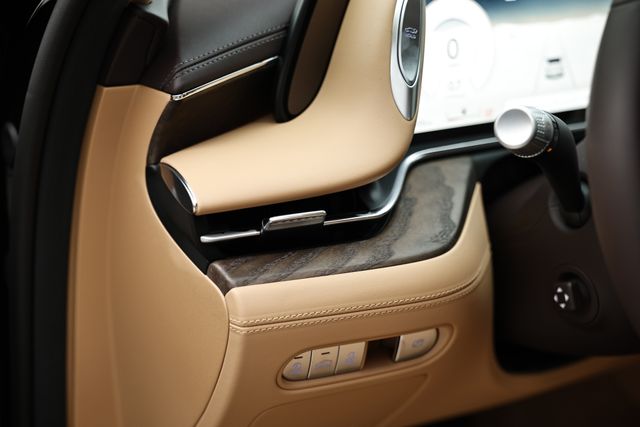 2025 Genesis G90 3.5T AWD photo 18