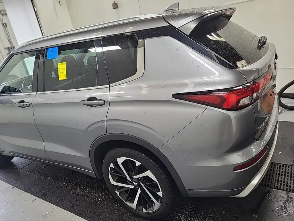 2022 Mitsubishi Outlander SEL GT photo 2