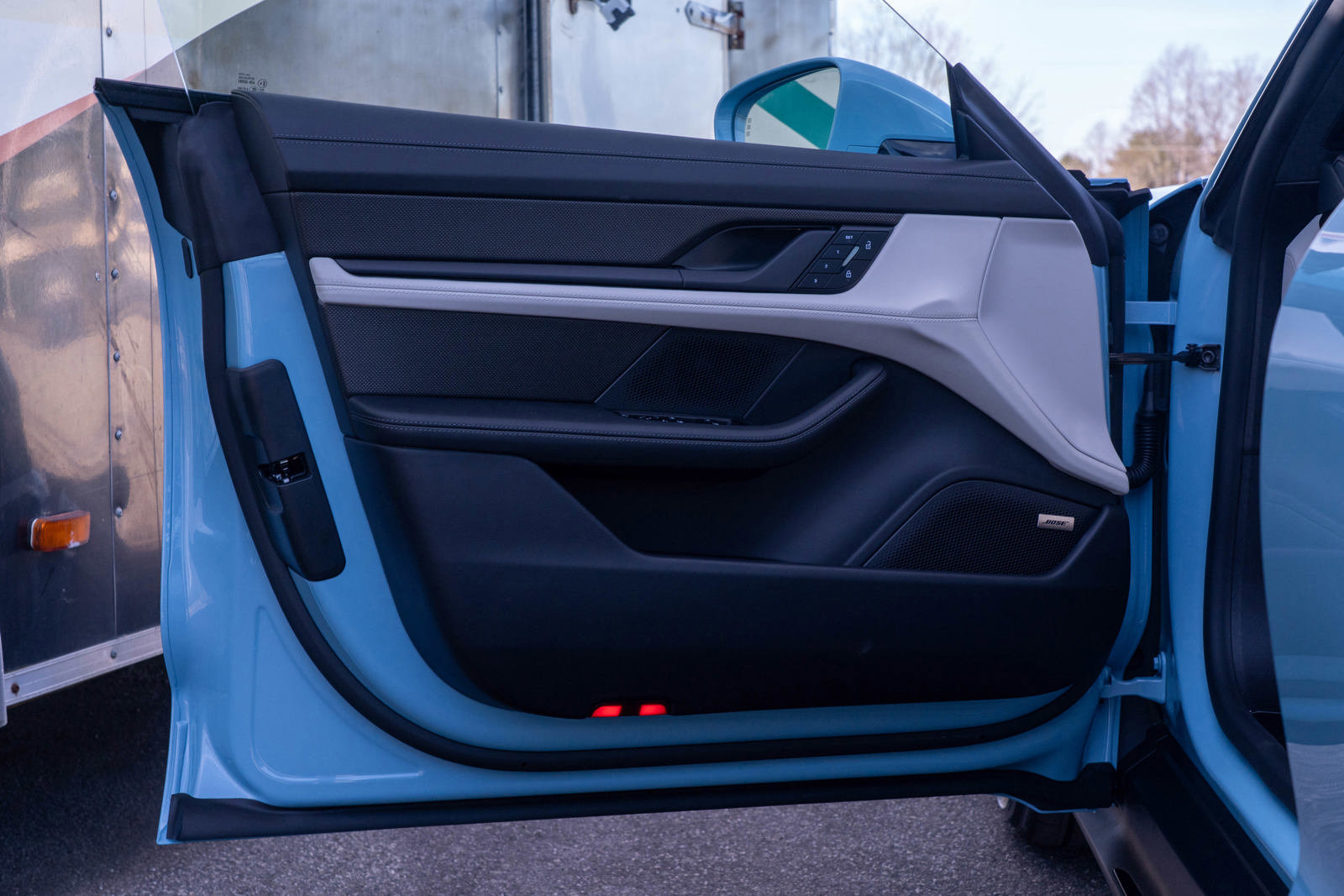 2025 Porsche Taycan GTS photo 16