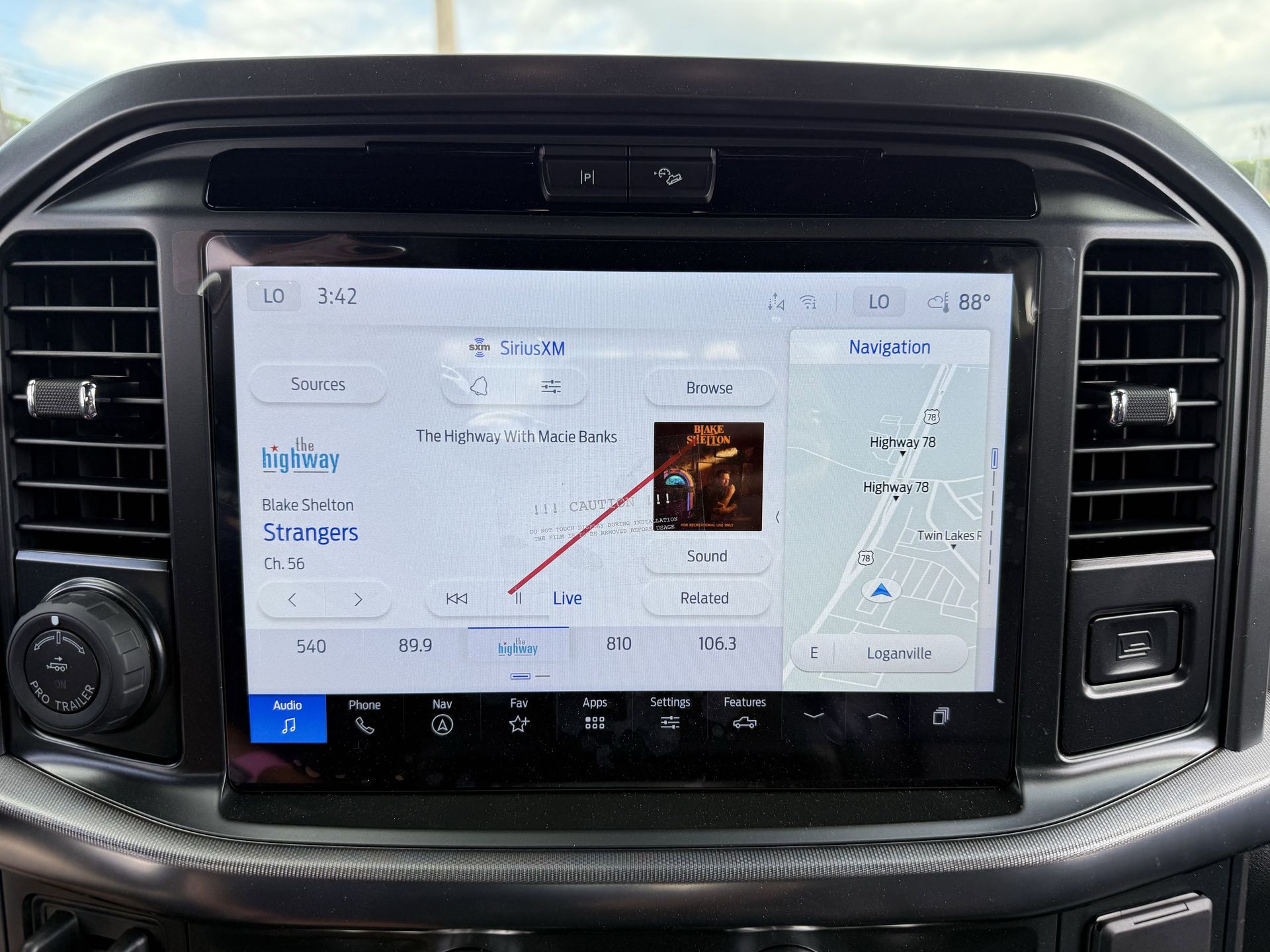 2025 Ford F-150 Lariat photo 3