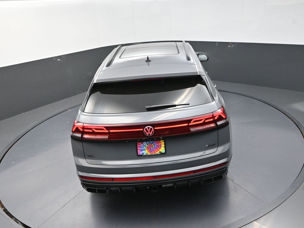 2025 Volkswagen Atlas Cross Sport SEL R-Line photo 13