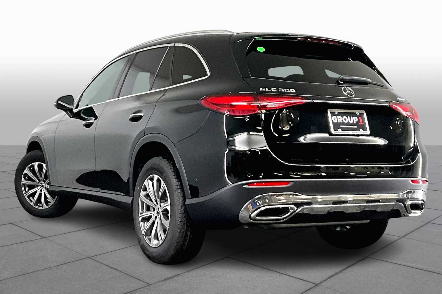 2026 Mercedes Benz GLC 300 4MATIC photo 3
