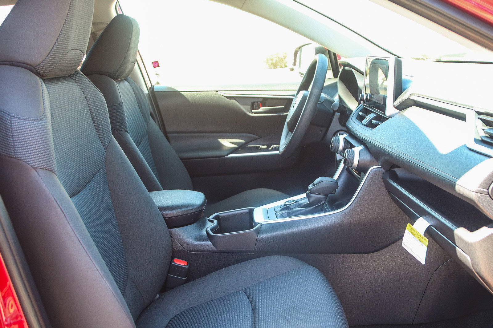 2025 Toyota RAV4 Hybrid LE photo 14