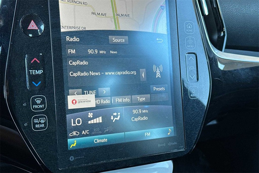 2017 Toyota Prius Prime Advanced photo 19