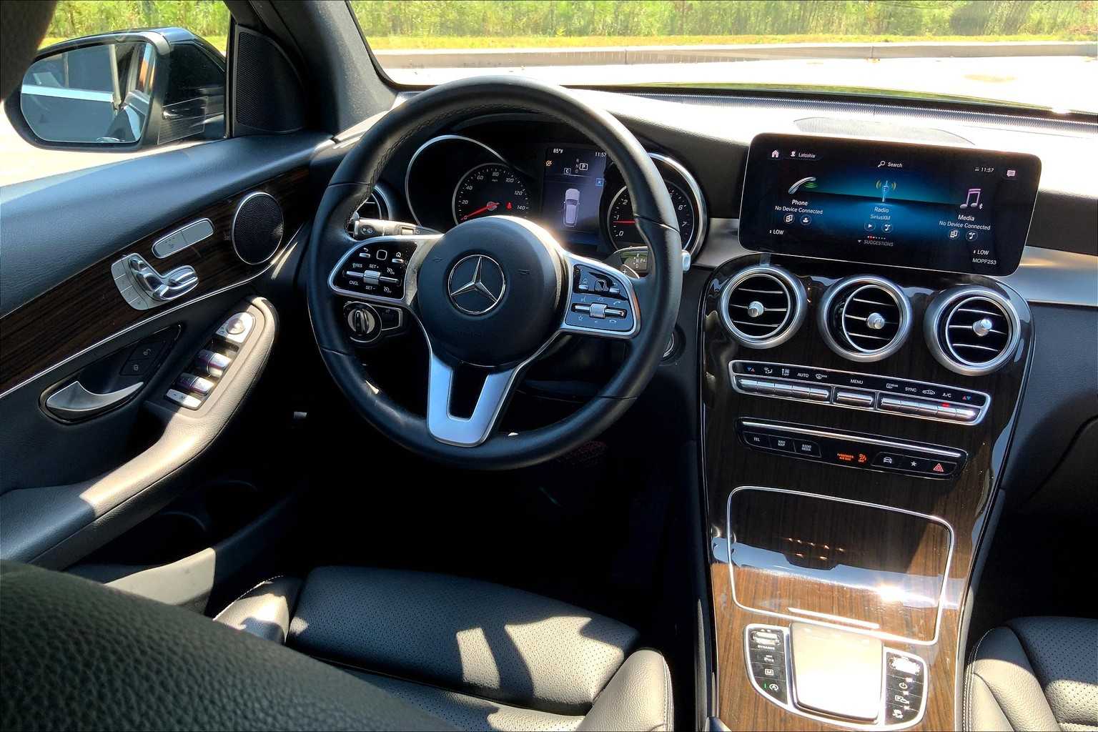 2021 Mercedes Benz GLC 300 photo 5