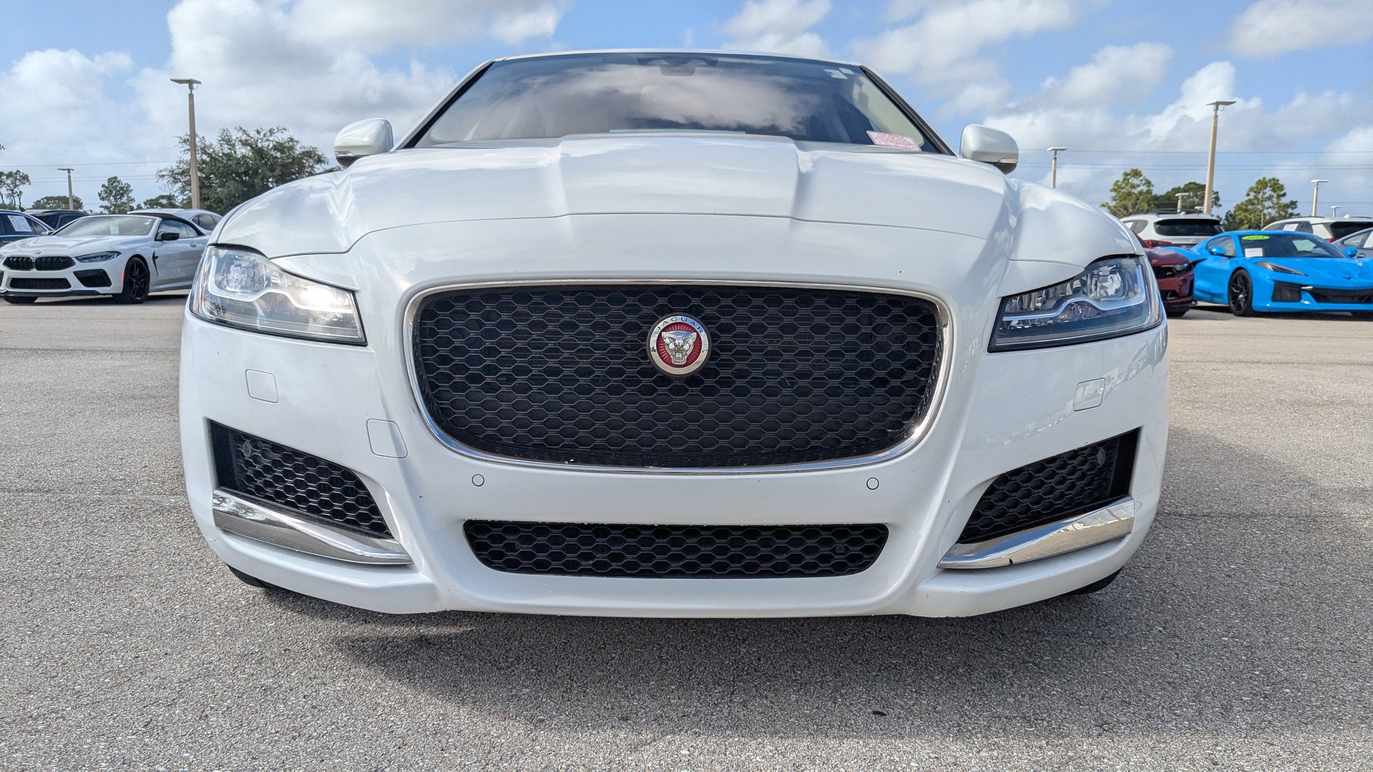 2018 Jaguar XF 25t Prestige photo 3