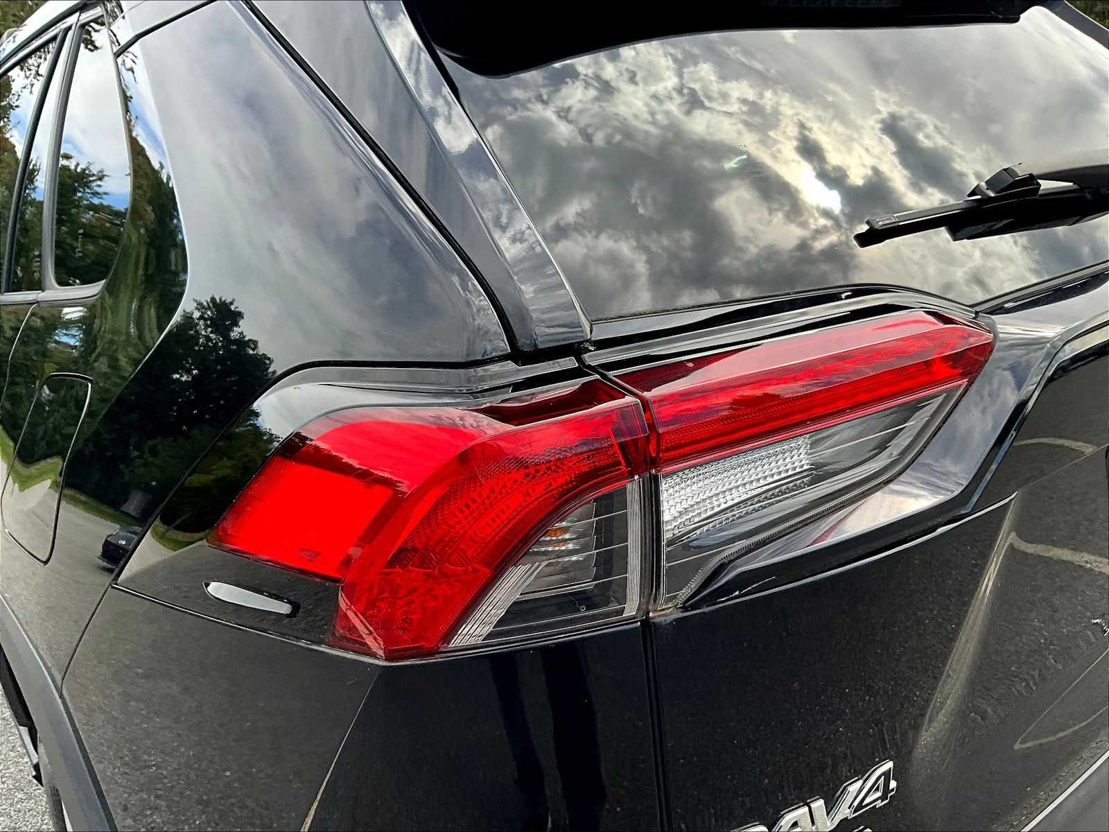 2021 Toyota RAV4 XLE photo 34