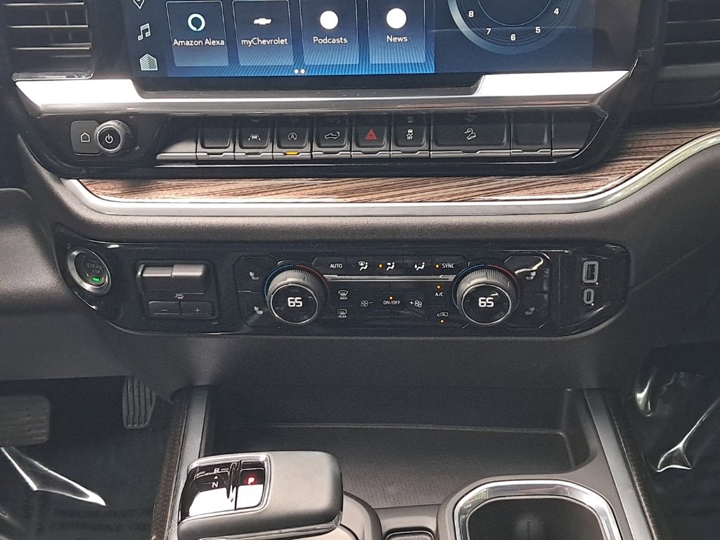 2024 Chevrolet Silverado 1500 RST photo 18