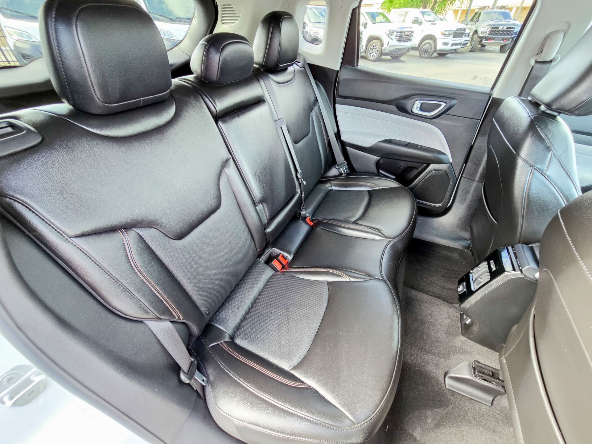 2022 Jeep Compass Latitude Lux photo 29