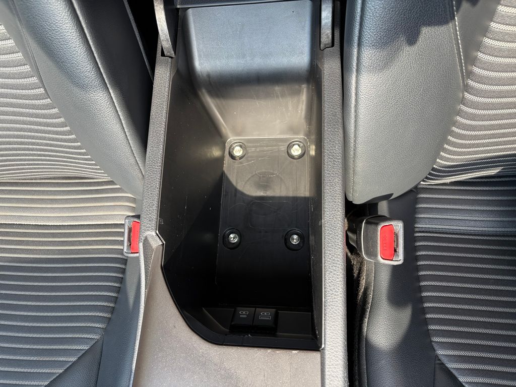2021 Toyota Camry SE photo 21