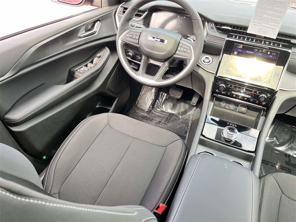2025 Jeep Grand Cherokee Laredo X photo 22