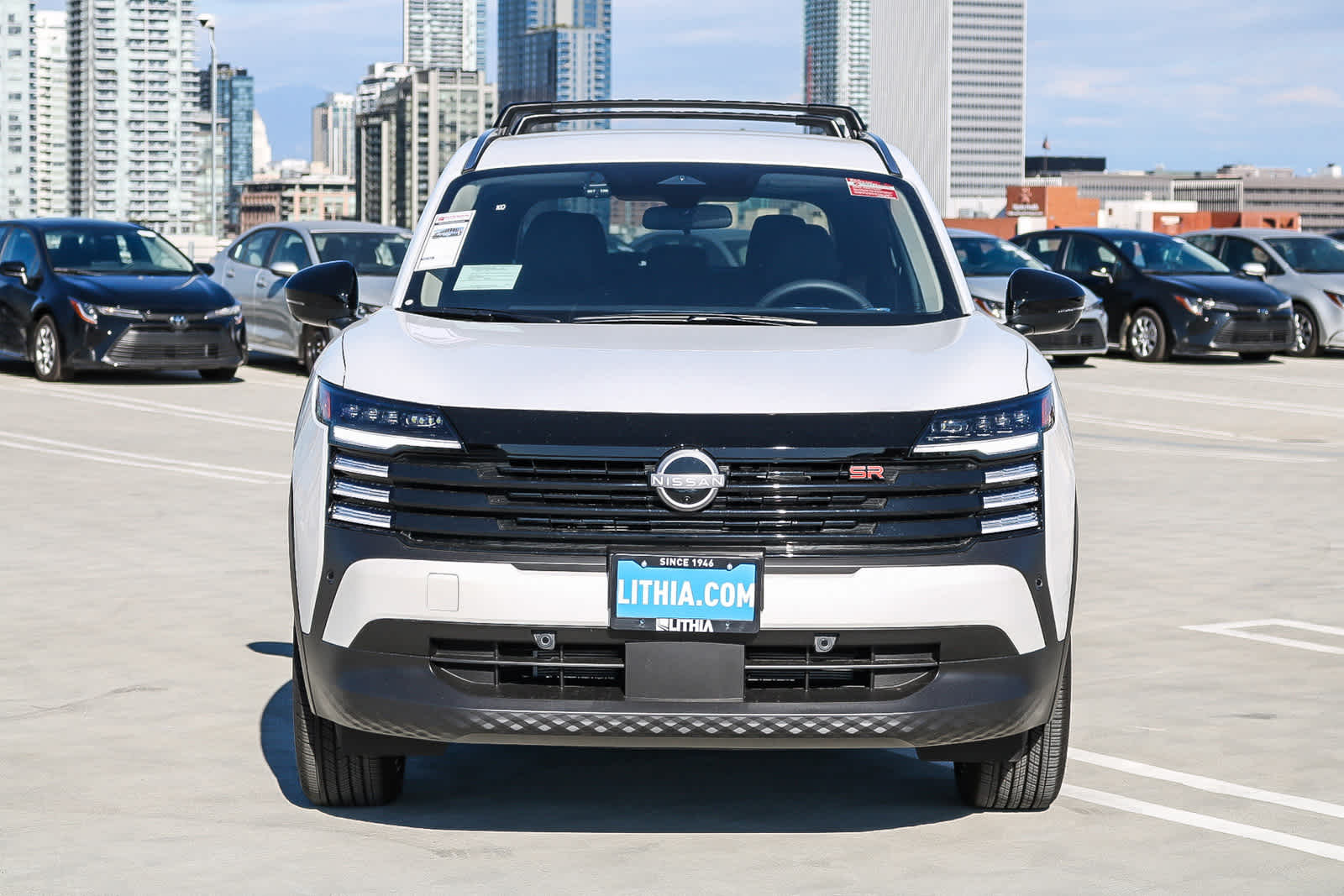 2026 Nissan Kicks SR photo 2