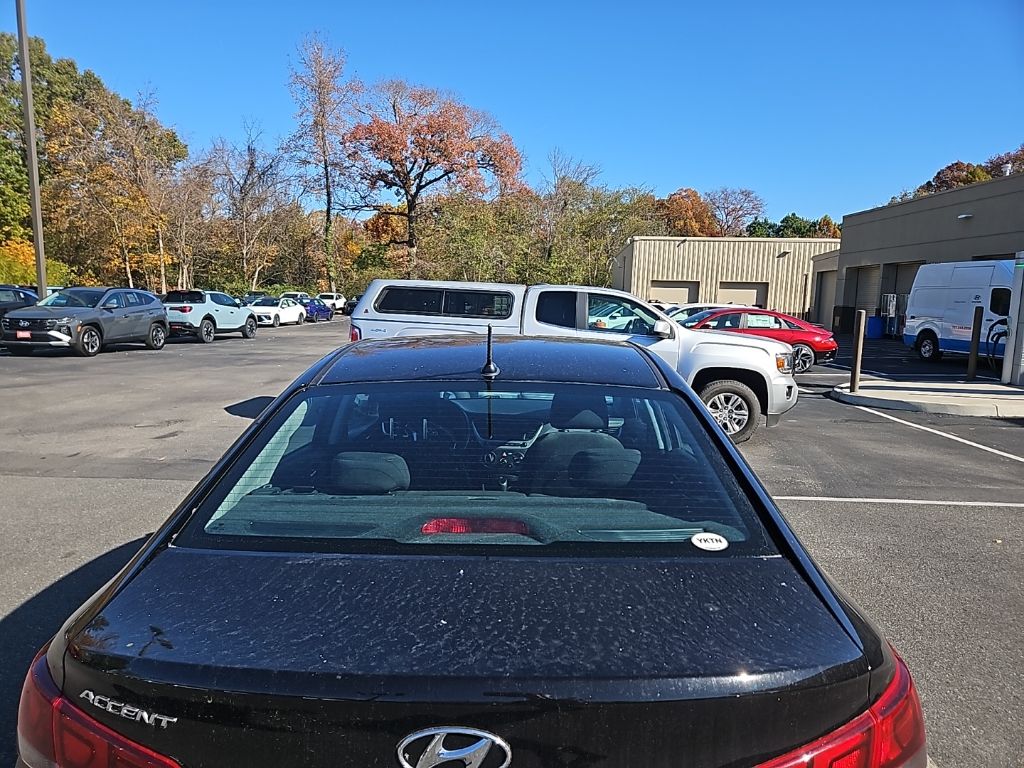 2022 Hyundai Accent SE photo 3