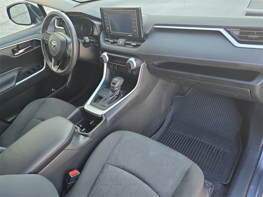 2022 Toyota RAV4 XLE photo 36
