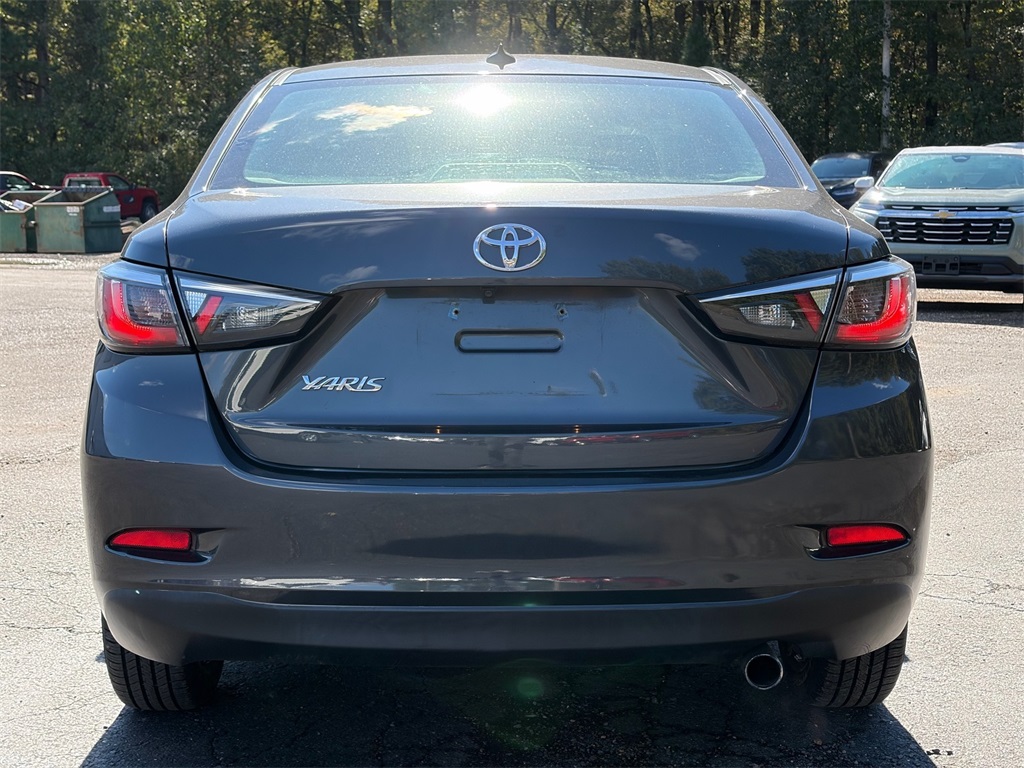 2019 Toyota Yaris L photo 2