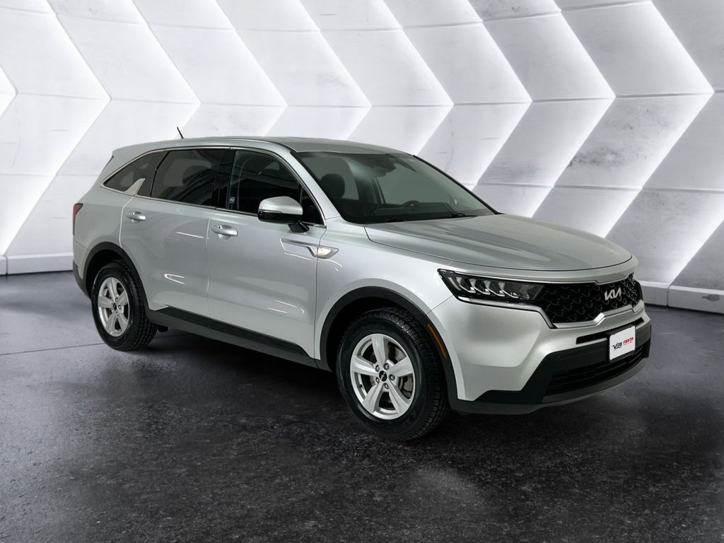 2022 Kia Sorento LX's photo
