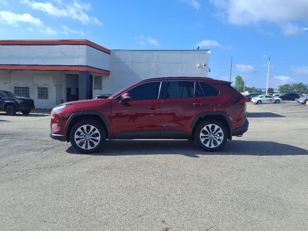 2023 Toyota RAV4 XLE Premium photo 8